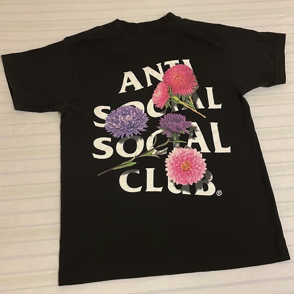 Broken Vase Antisocial social club tee